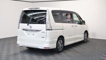 2014 Nissan Serena image 325875