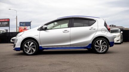 2015 Toyota Aqua X- Urban F spec image 324262