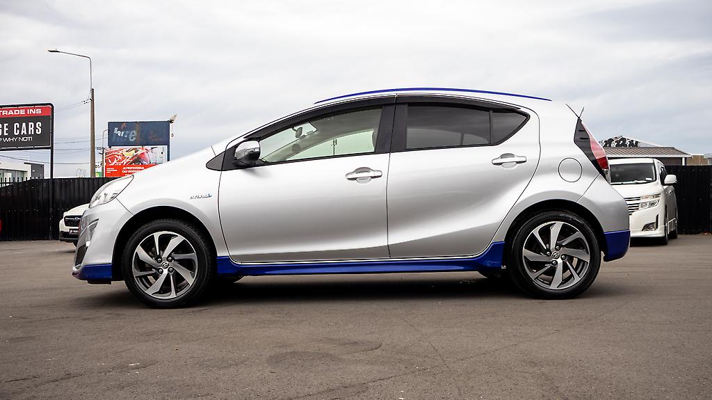 2015 Toyota Aqua X- Urban F spec image 324262