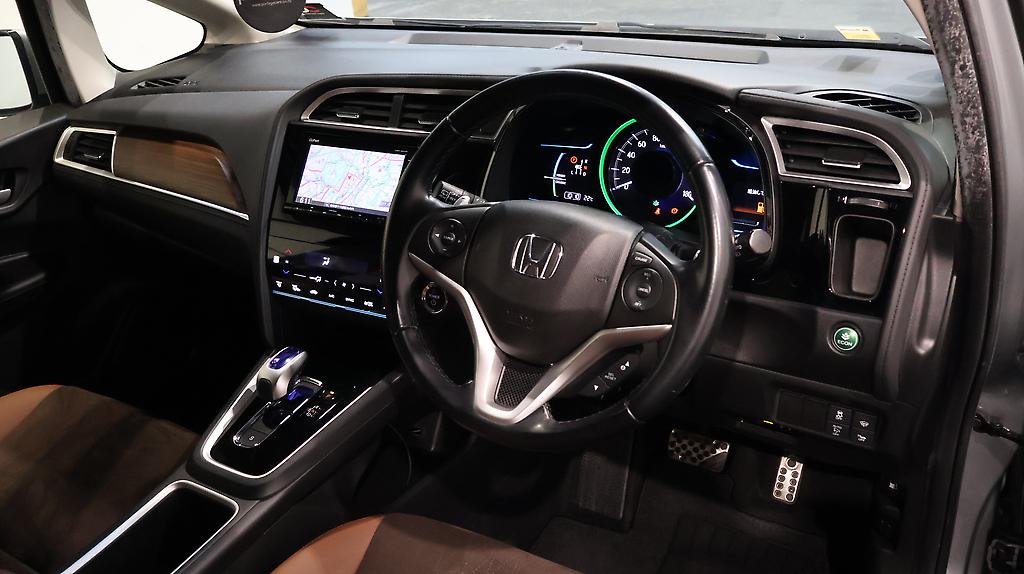 2016 Honda Shuttle Hybrid Z Style Edition image 324035