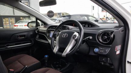 2014 Toyota Aqua G Model, Push Start, Reverse Camera, Cruise Control image 324250