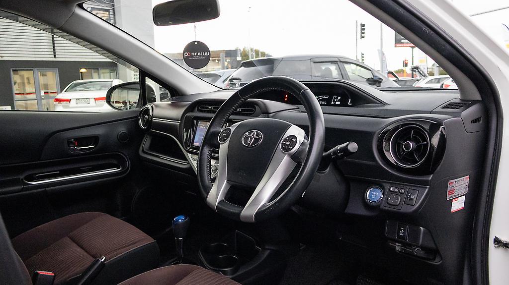 2014 Toyota Aqua G Model, Push Start, Reverse Camera, Cruise Control image 324250