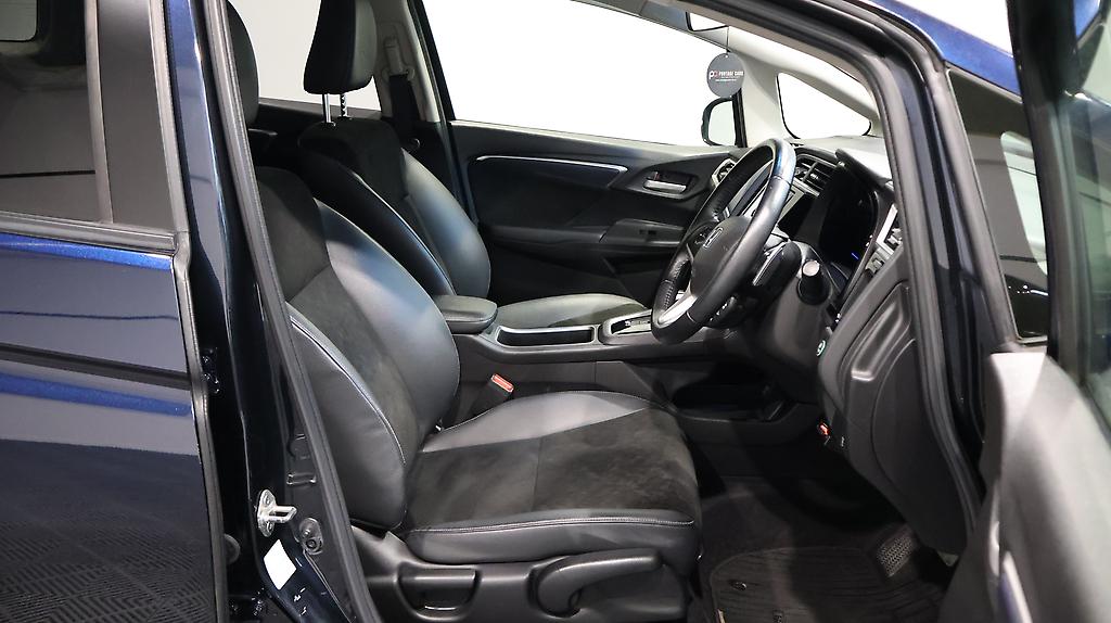 2015 Honda Shuttle Hybrid X image 323759