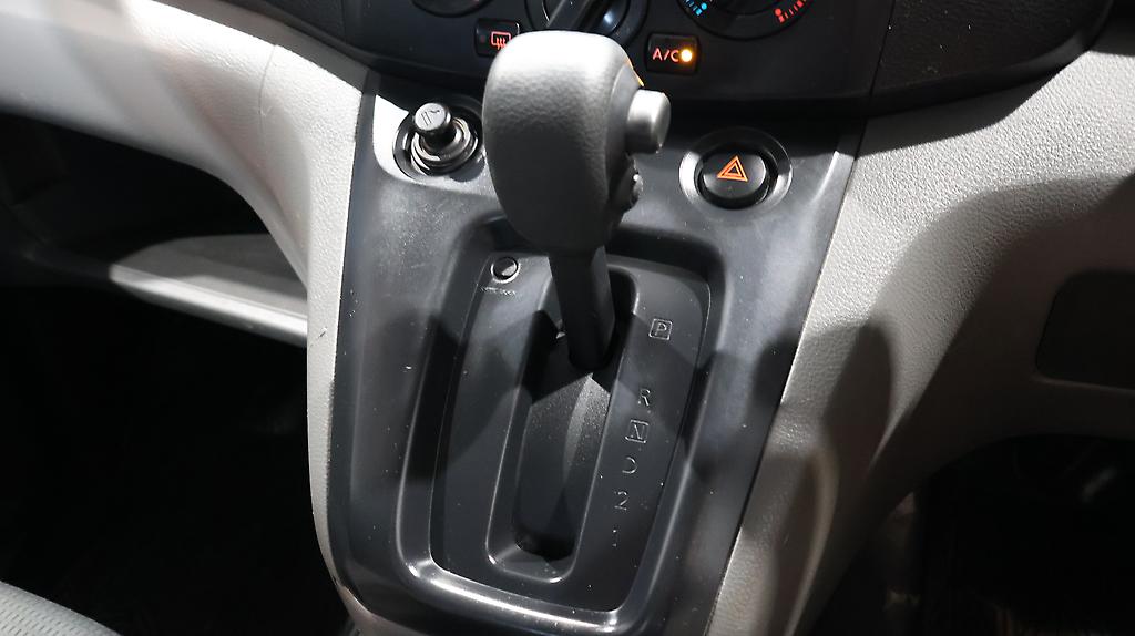 2010 Nissan Nv200 Alloy Wheels – Roof Racks image 325115