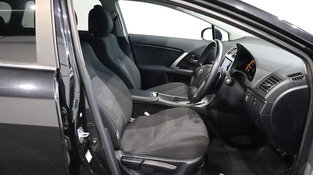 2014 Toyota Avensis Wagon image 325198