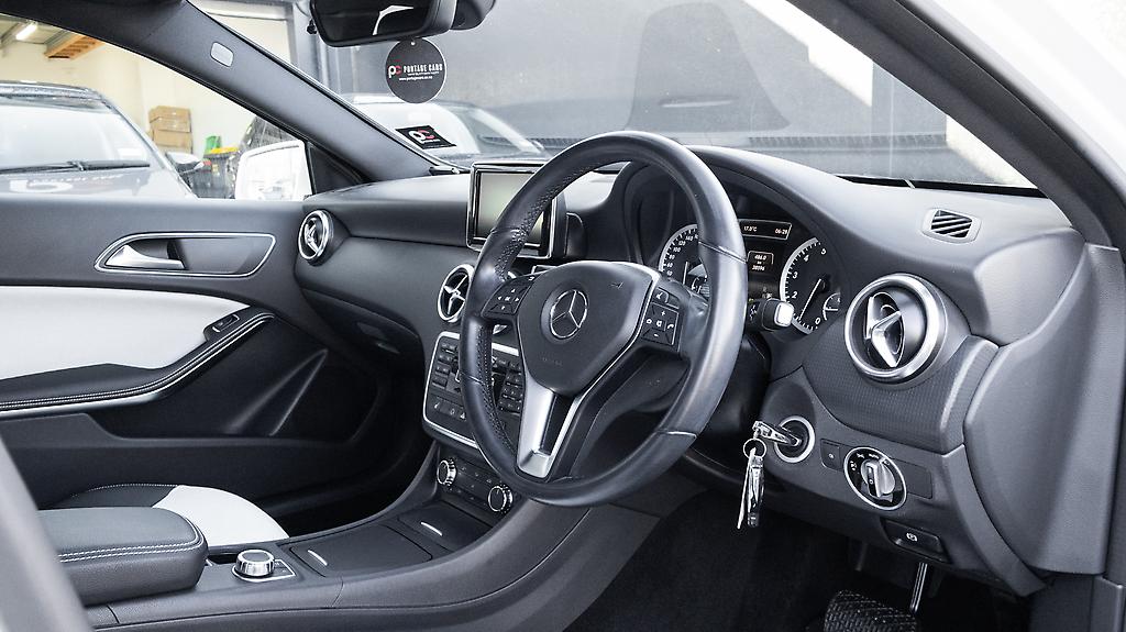 2014 Mercedes-benz A 180 Style Edition Half leather image 324671
