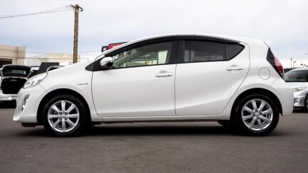 2014 Toyota Aqua G Model, Push Start, Reverse Camera, Cruise Control image 324242