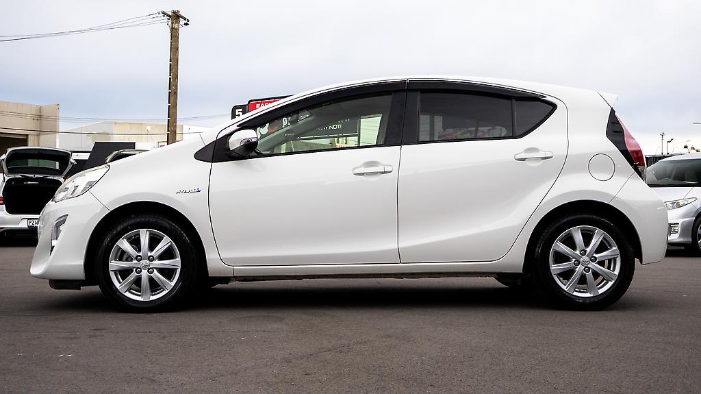 2014 Toyota Aqua G Model, Push Start, Reverse Camera, Cruise Control image 324242