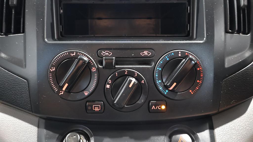 2010 Nissan Nv200 Alloy Wheels – Roof Racks image 325114