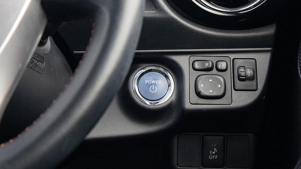 2015 Toyota Aqua X- Urban F spec image 324271