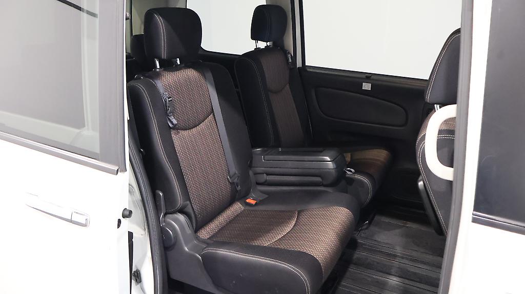 2014 Nissan Serena image 325881