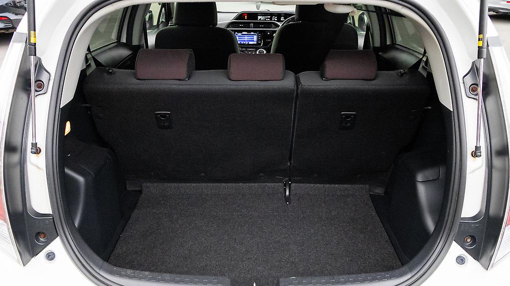 2014 Toyota Aqua G Model, Push Start, Reverse Camera, Cruise Control image 324258