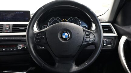 2014 Bmw 320i Low KMs Sedan image 325497