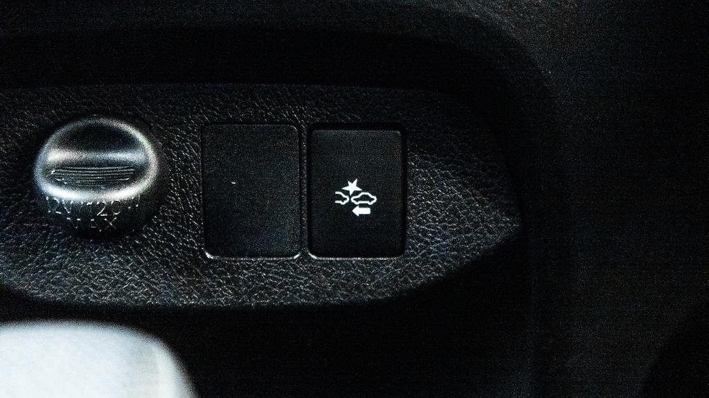 2018 Toyota Vitz Hybrid F Safety Edition image 324714