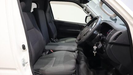 2019 Toyota Regius image 323426