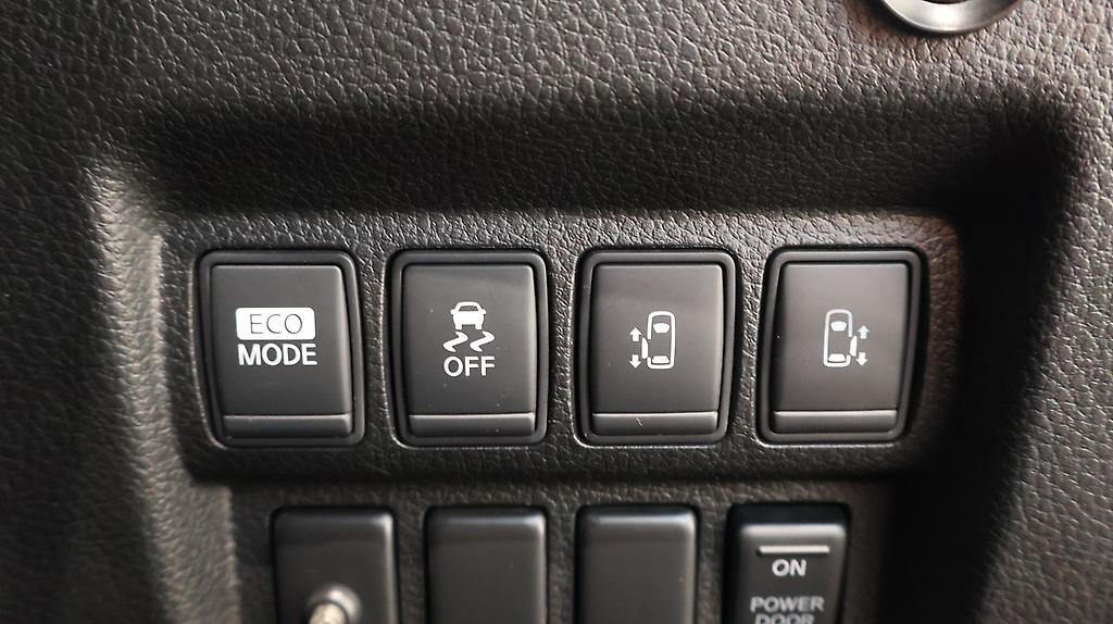 2012 Nissan Elgrand 250 Highway Star Urban Chrome image 326440