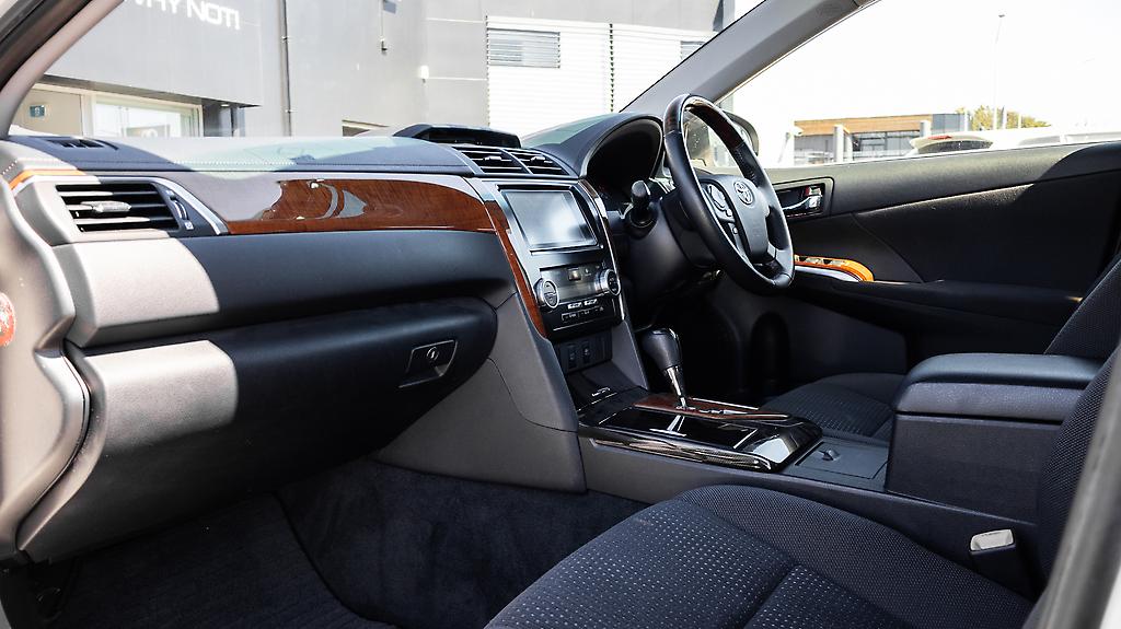 2013 Toyota Camry F hybrid , E seats, Push start image 321161