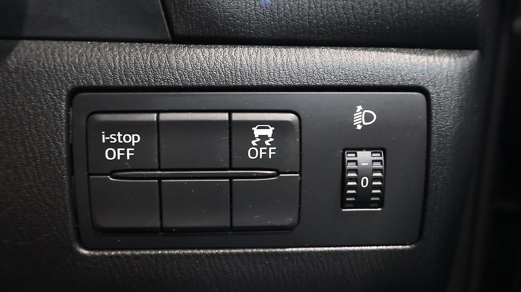 2017 Mazda Axela 15S, Reverse Camera, Push Start image 325703