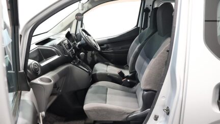 2010 Nissan Nv200 Alloy Wheels – Roof Racks image 325106