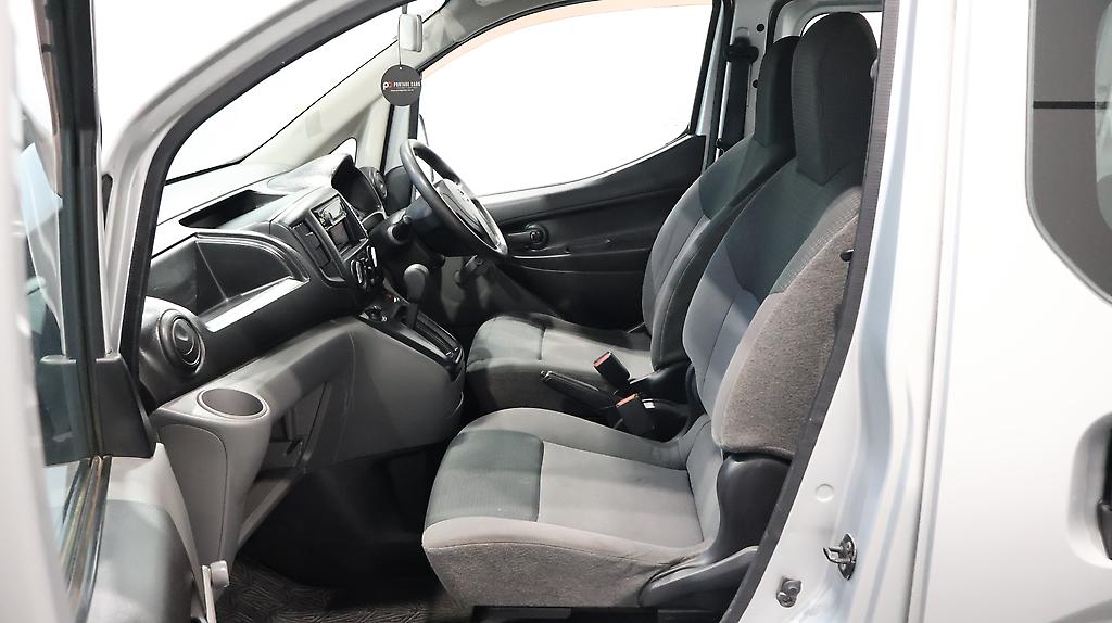 2010 Nissan Nv200 Alloy Wheels – Roof Racks image 325106