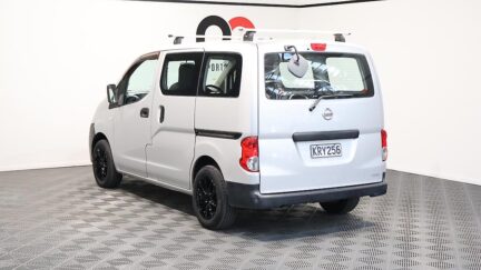 2010 Nissan Nv200 Alloy Wheels – Roof Racks image 325102