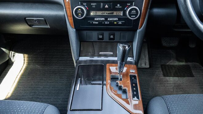 2013 Toyota Camry F hybrid , E seats, Push start image 322402