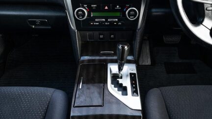 2012 Toyota Camry F hybrid , E seats, Push start image 323719