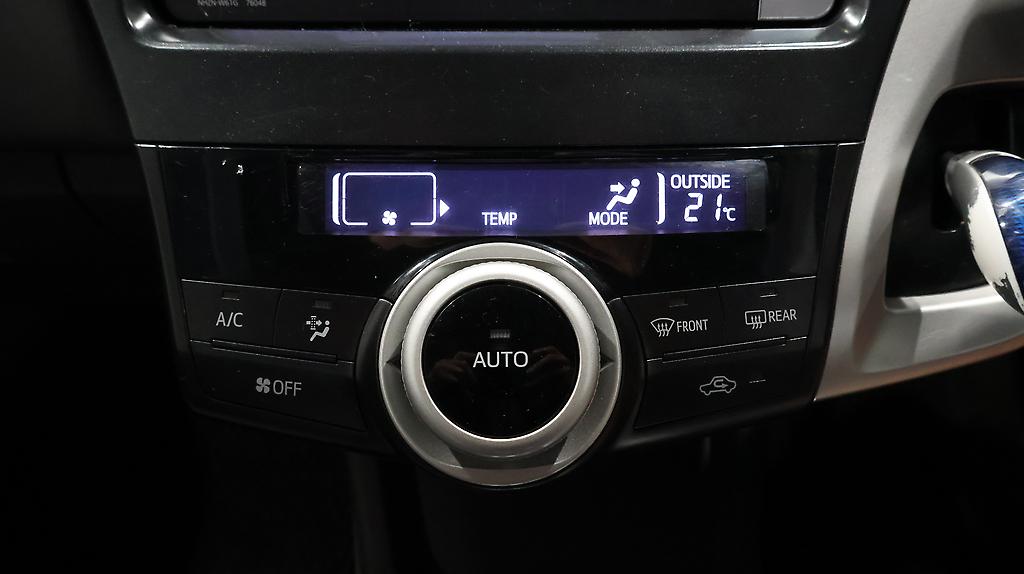 2012 Toyota Prius ALPHA HYBRID 7 Seater image 324126