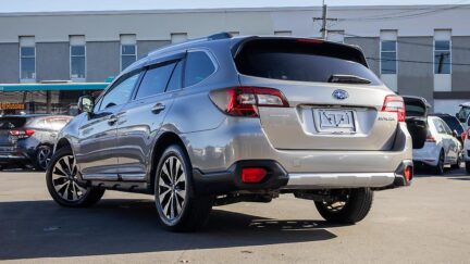 2015 Subaru Outback Limited AWD  Eyesight Leather image 324726
