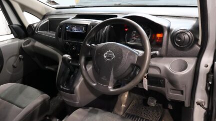 2010 Nissan Nv200 Alloy Wheels – Roof Racks image 325110