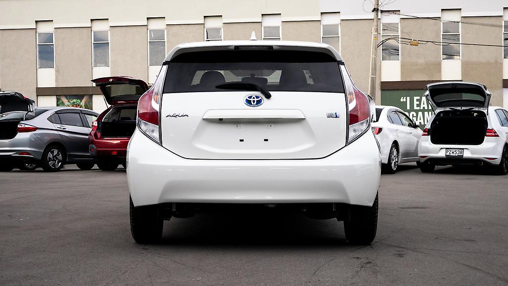 2014 Toyota Aqua G Model, Push Start, Reverse Camera, Cruise Control image 324243