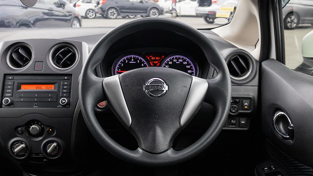 2016 Nissan Note X Model forward colision image 324233