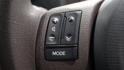 2012 Toyota Spade Alloy Wheels – Push Button Start image 326627