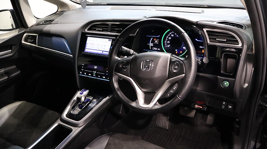 2015 Honda Shuttle Hybrid X image 323761