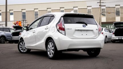 2014 Toyota Aqua G Model, Push Start, Reverse Camera, Cruise Control image 324244