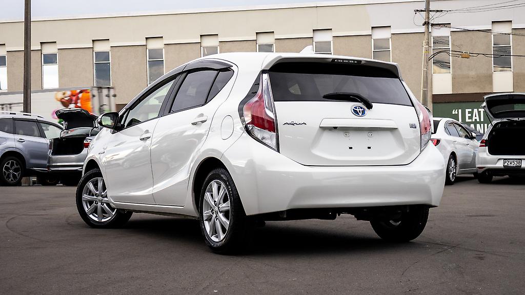 2014 Toyota Aqua G Model, Push Start, Reverse Camera, Cruise Control image 324244