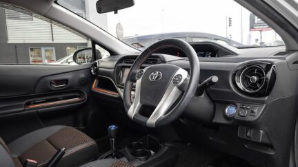 2015 Toyota Aqua X- Urban F spec image 324270