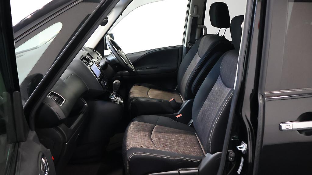 2014 Nissan Serena Highway Star S-Hybrid image 324161