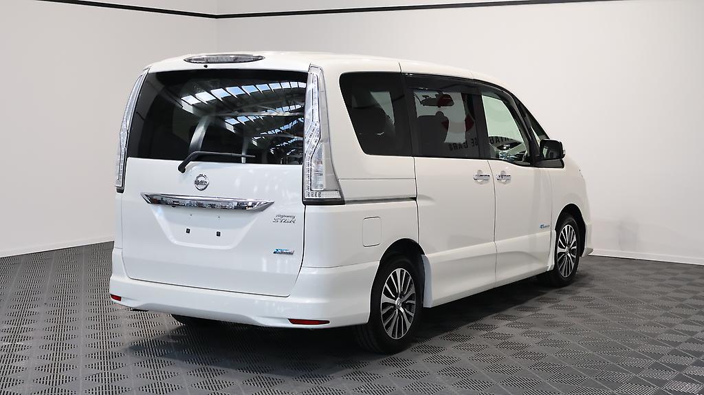 2014 Nissan Serena Highway Star S-Hybrid image 326473