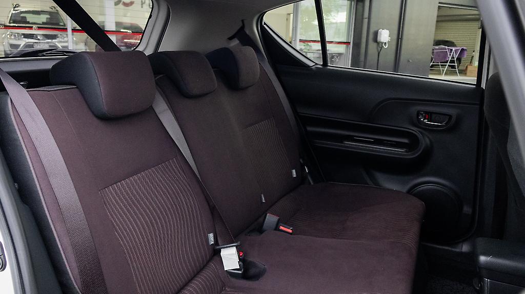 2014 Toyota Aqua G Model, Push Start, Reverse Camera, Cruise Control image 324247