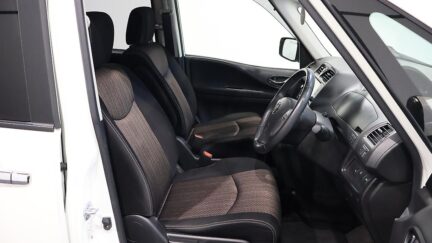 2014 Nissan Serena Highway Star S-Hybrid image 326480