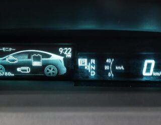 2014 Toyota Prius Climate control – Steering wheel controls image 321754