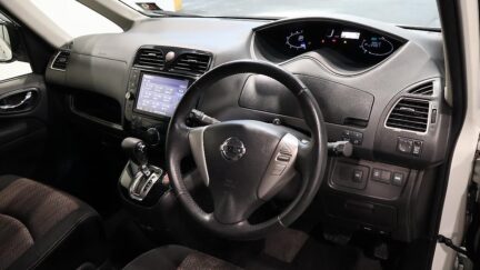 2014 Nissan Serena Highway Star S-Hybrid image 326482
