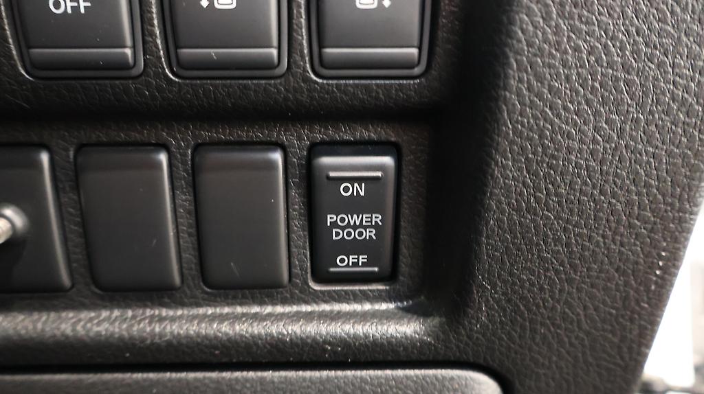 2012 Nissan Elgrand 250 Highway Star Urban Chrome image 326441