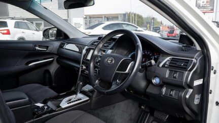 2012 Toyota Camry F hybrid , E seats, Push start image 323713