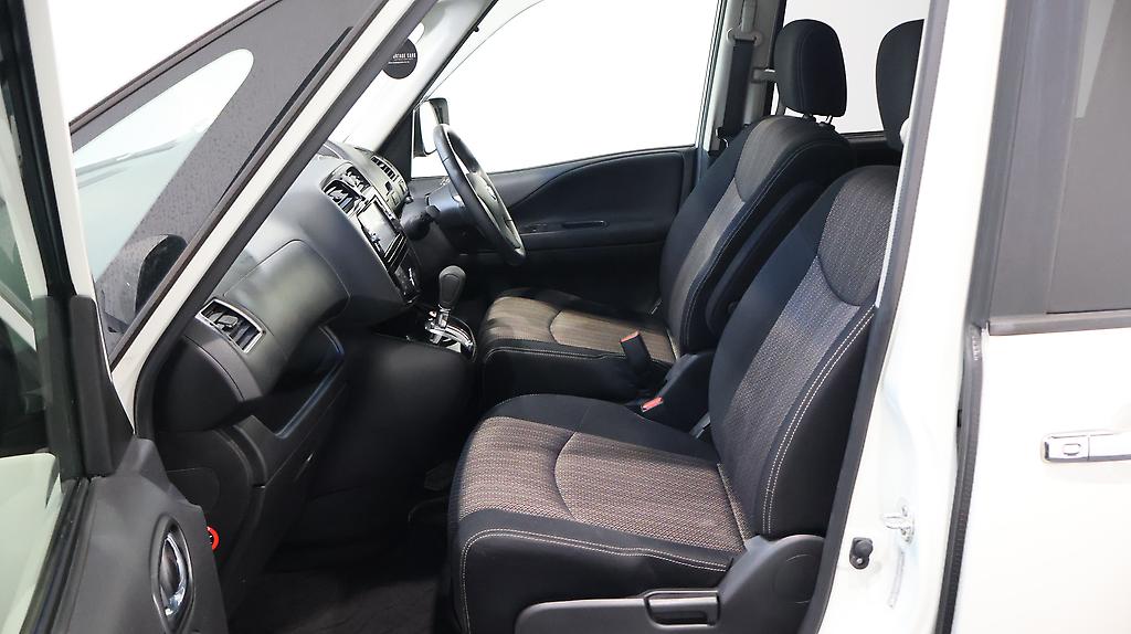 2014 Nissan Serena Highway Star S-Hybrid Advanced safety Package image 326405