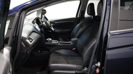 2015 Honda Shuttle Hybrid X image 323756