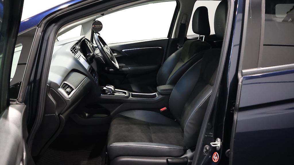 2015 Honda Shuttle Hybrid X image 323756