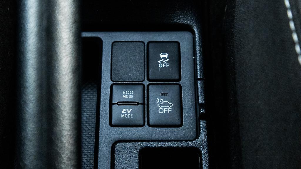 2018 Toyota Vitz Hybrid F Safety Edition image 324713