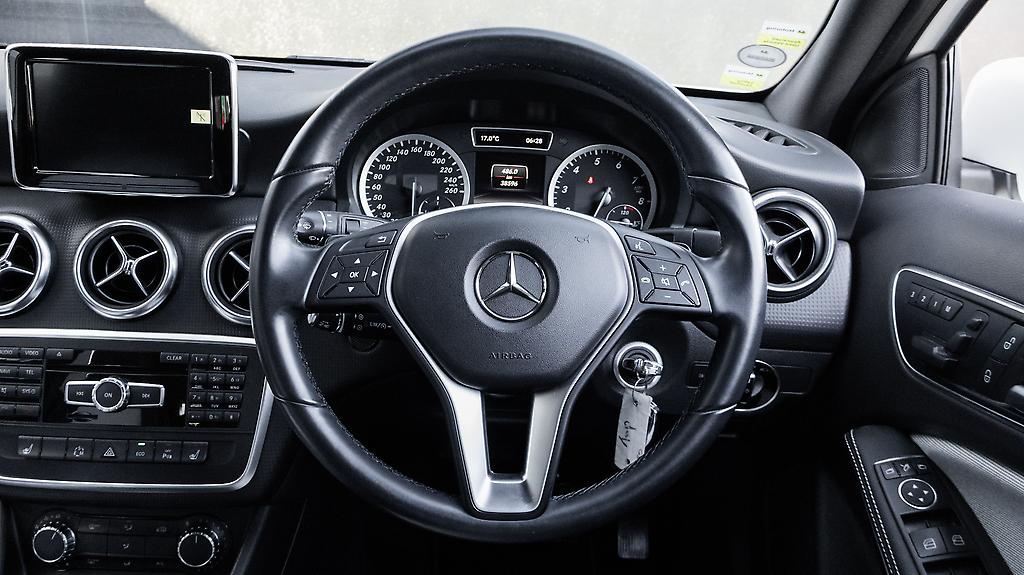 2014 Mercedes-benz A 180 Style Edition Half leather image 324672